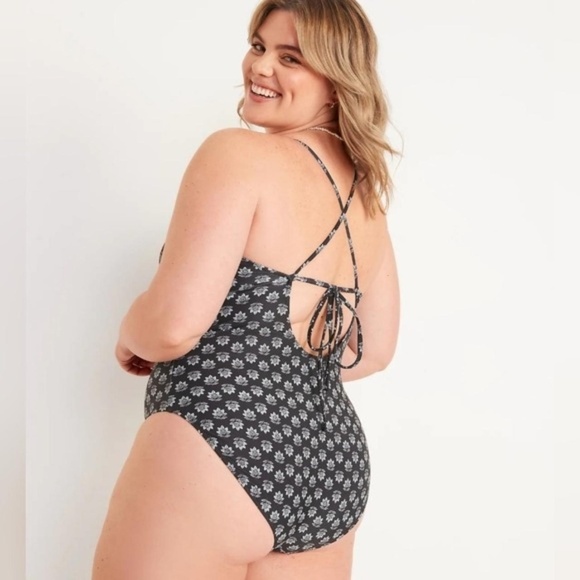 Old Navy Floral Print Deep V-Neck Criss-Cross Straps One Piece Swimsuit - Picture 2 of 8